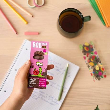Bob Snail Choco Äppel- och hallonsnacks i mörk choklad - 30 g